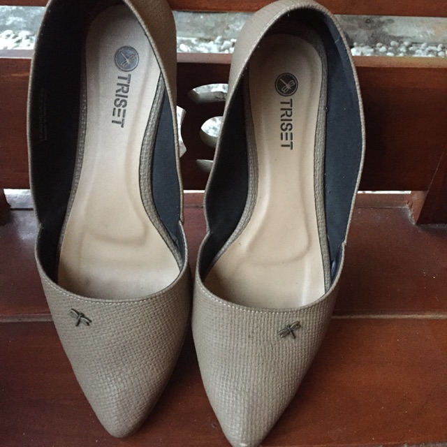 Preloved sepatu triset