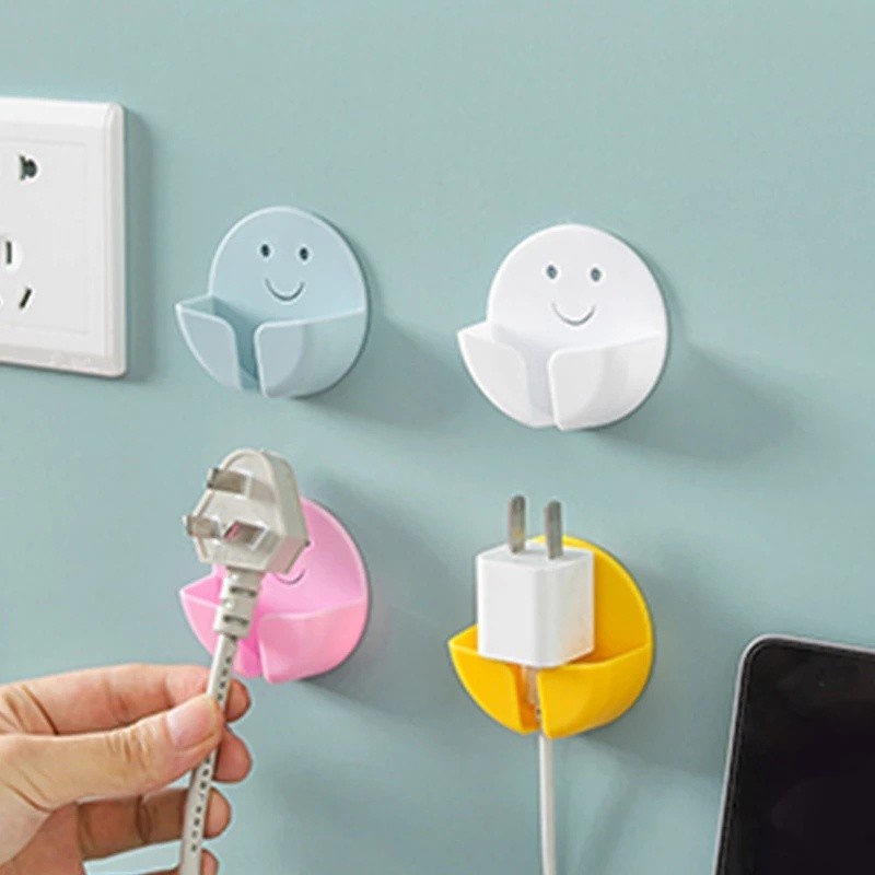 Gantungan Kepala Kabel Data / Charger Power Plug Socket Desain Wajah