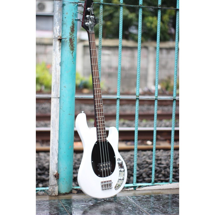 BASS ELEKTRIK MUSICMAN STINGRAY WHITE ALPINE PICKUP GNB KOREA