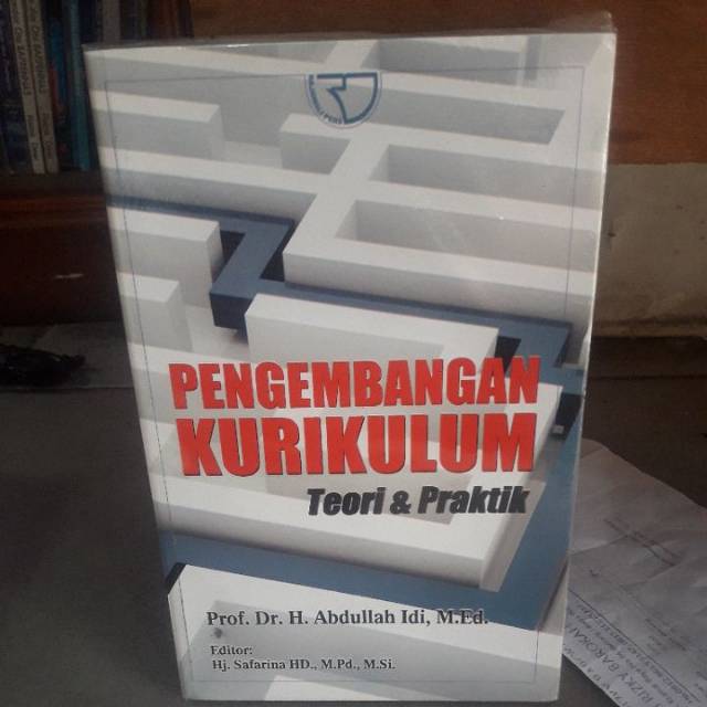Pengembangan kurikulum teori dan praktek