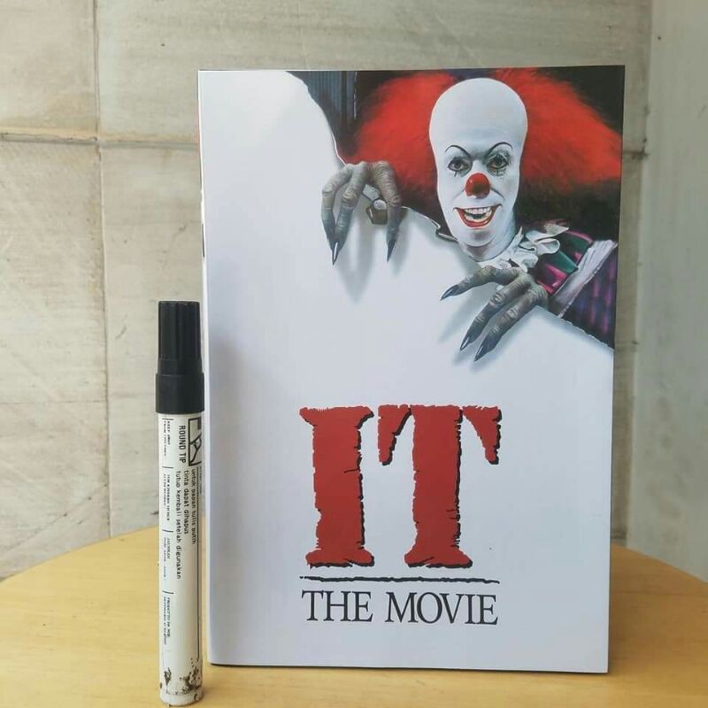 Mainan action figurePennywise IT 1990It pannywise neca ultiit the movieby neca
tinggi se