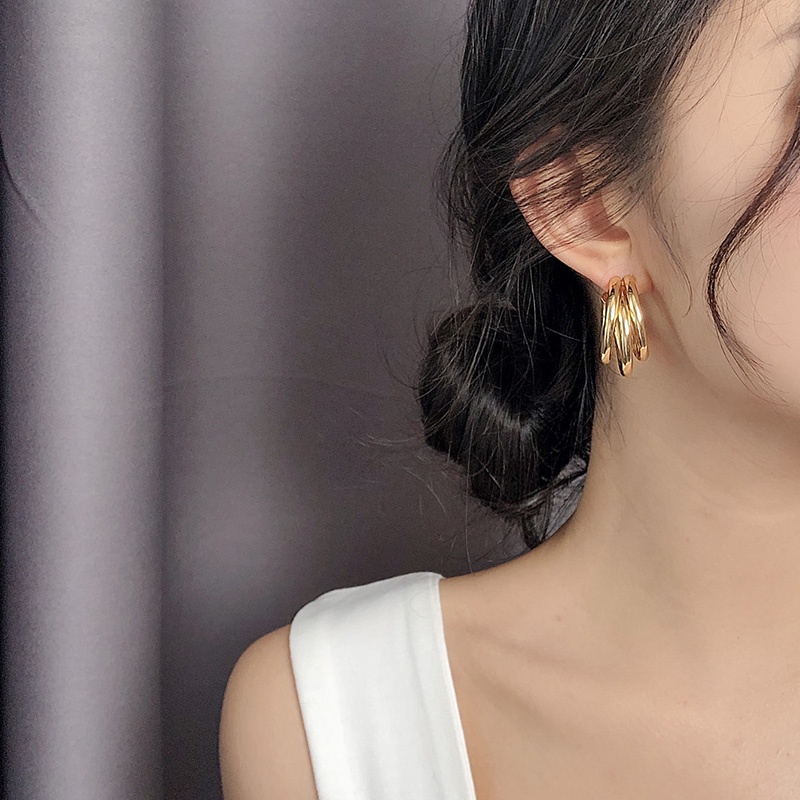 2023fashion Baru Anting Wanita Elegan Versi Korea Anting Pejantan Mutiara Wanita Anting Logam