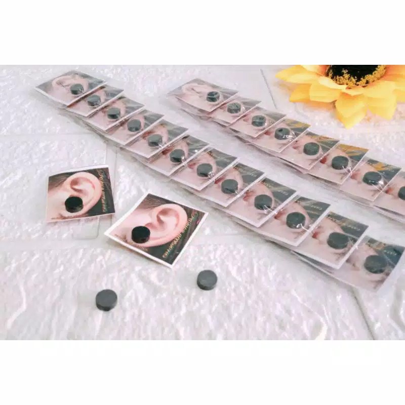 12 pcs (1 lusin) atau 12 Kuping Anting Magnet Bulat Hitam Ukuran Sesuai Varian