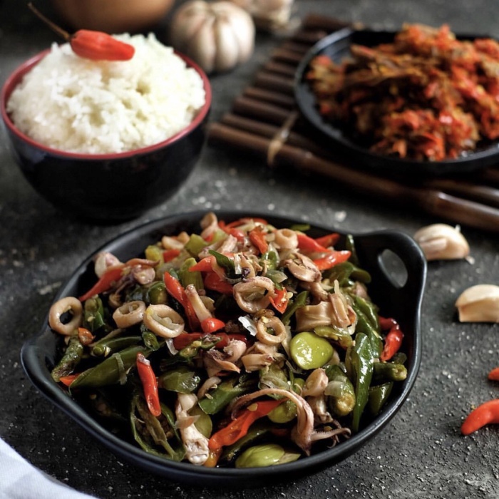 

Paket Cumi Pete dan Dendeng Balado Pedes Nampol