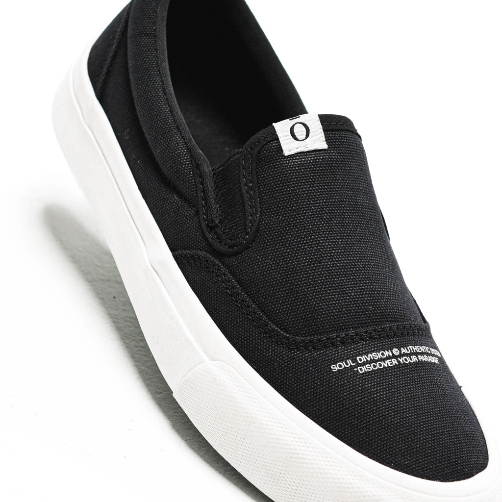 Sepatu Noosa Liberta Classic Slip On Mono Black / White