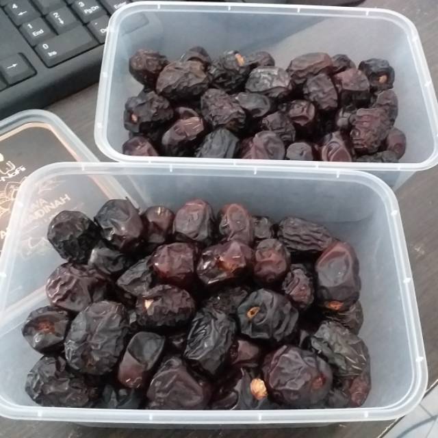 

Kurma Ajwa Al Madinah - 100% original