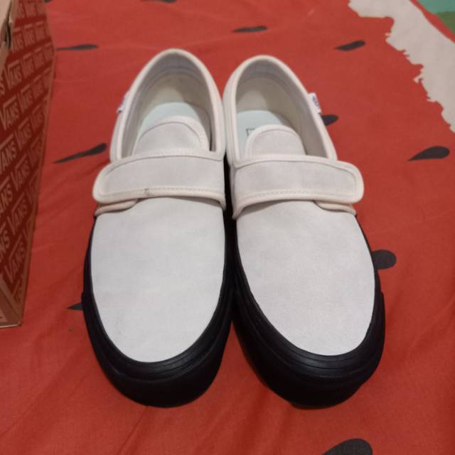 Vans slip on 47 V DX