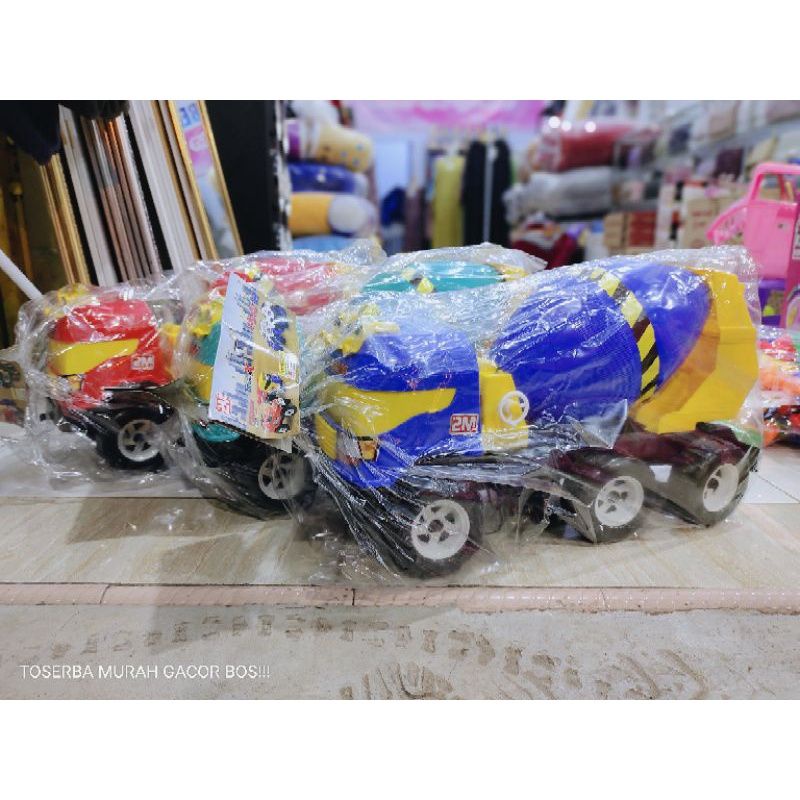 mainan truk molen besar