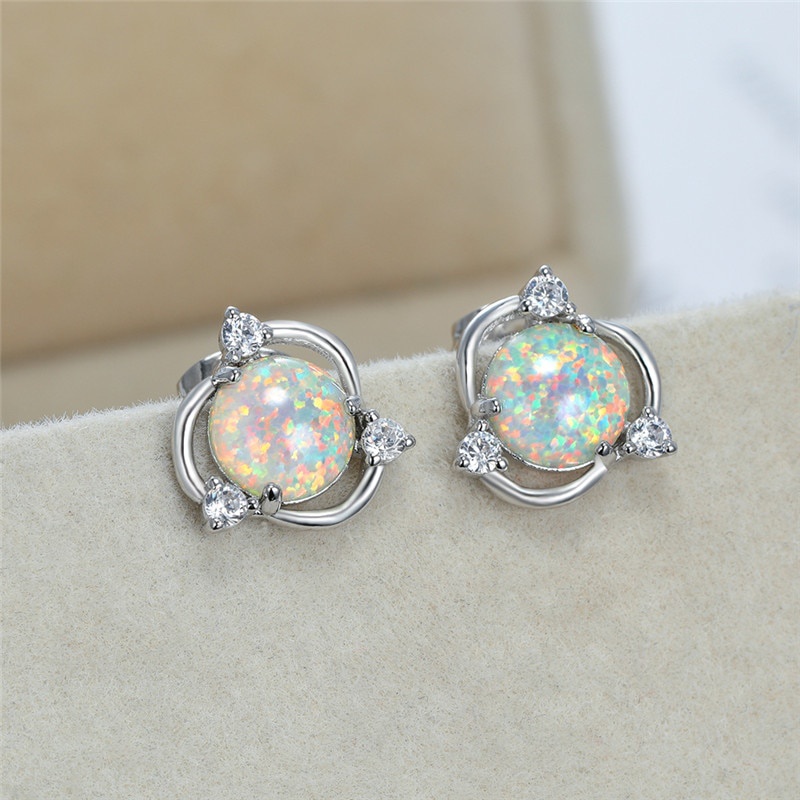 Hadiah Tahun Baru untuk kekasih anting-anting opal putih bulat kecil