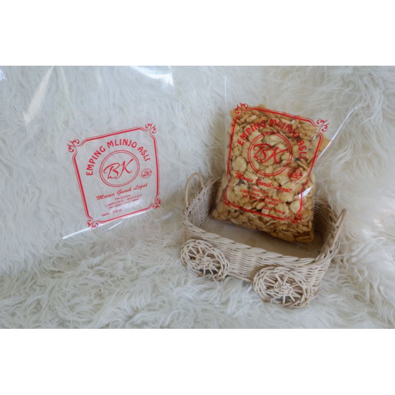

Emping Melinjo Kletuk Gurih Asin 500 Gram (1/2 Kilogram) BK Asli Limpung Kualitas Super