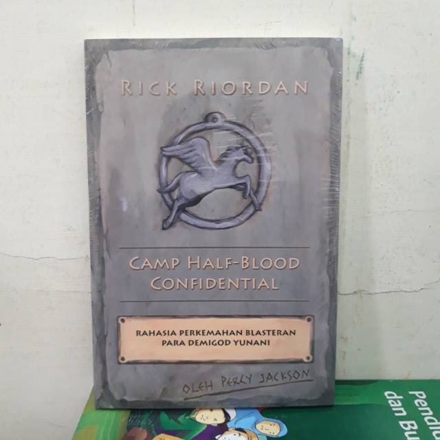 CAMP HALF BLOOD CONFIDENTIAL - RICK RIORDAN