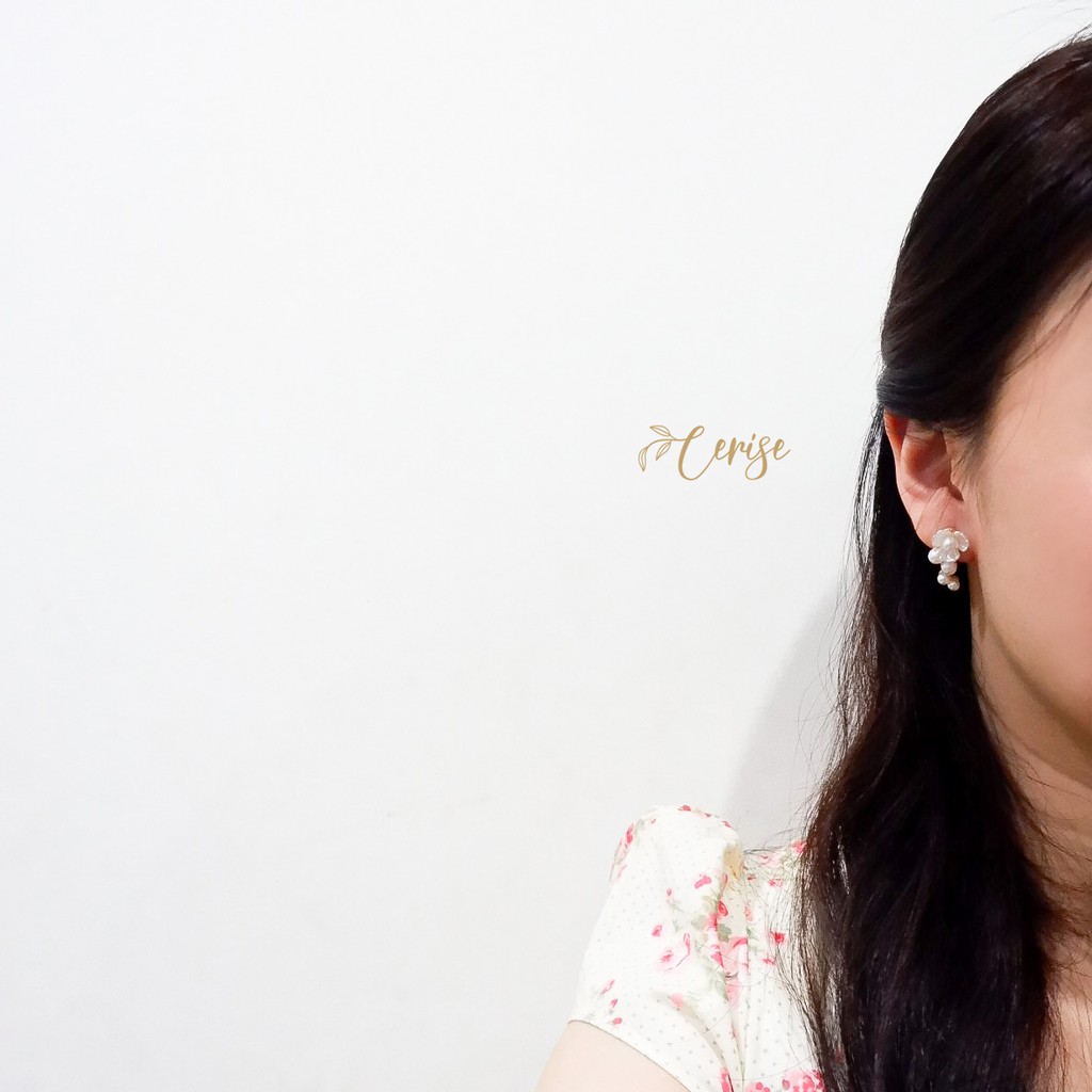 Darlene Earrings | Anting tusuk bunga korea putih cantik aksesoris wanita trendy stylish