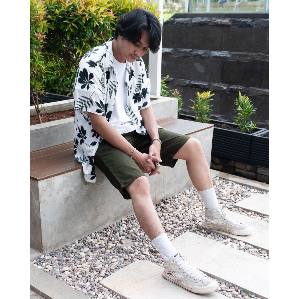 Gizmo Celana Chino Pendek Hijau Army