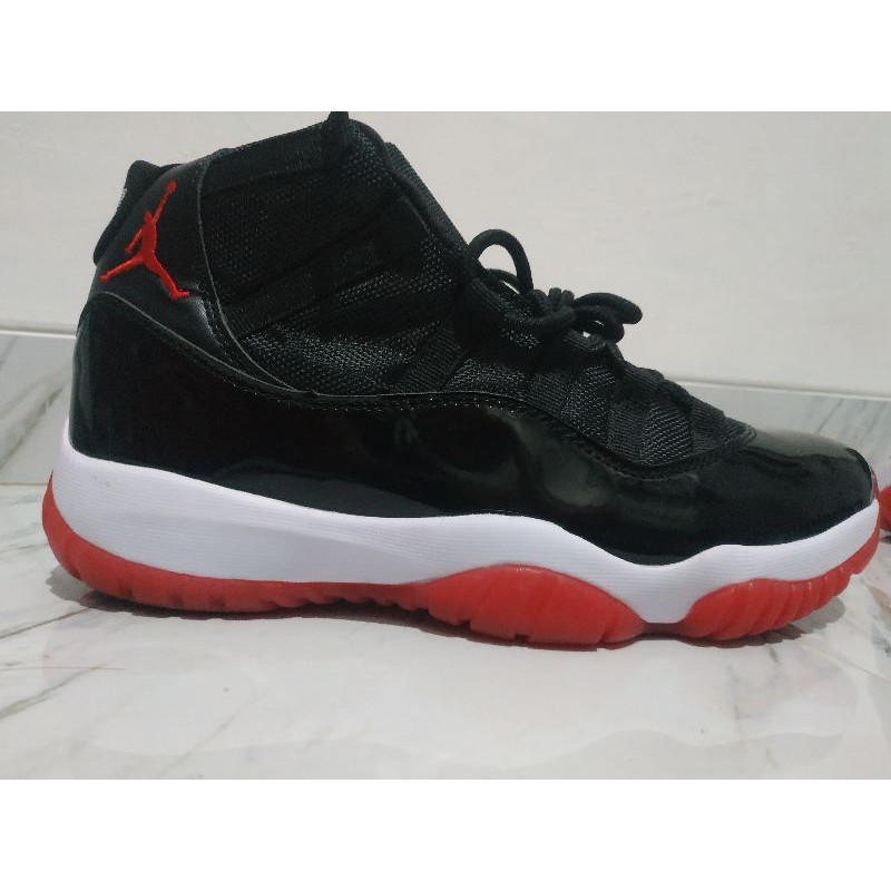 Air Jordan 11 BRED