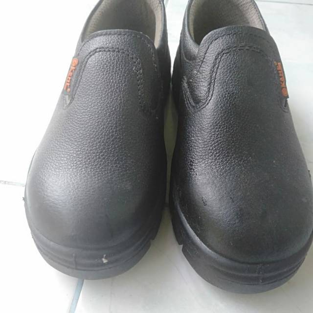 sepatu safety second