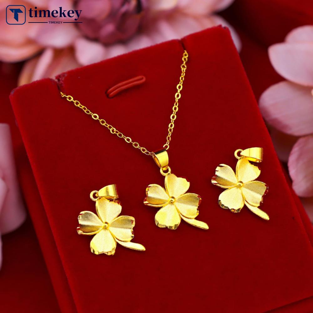 Timekey Kalung Rantai Liontin Daun Clover Warna Emas Untuk Pria / Wanita N8T8