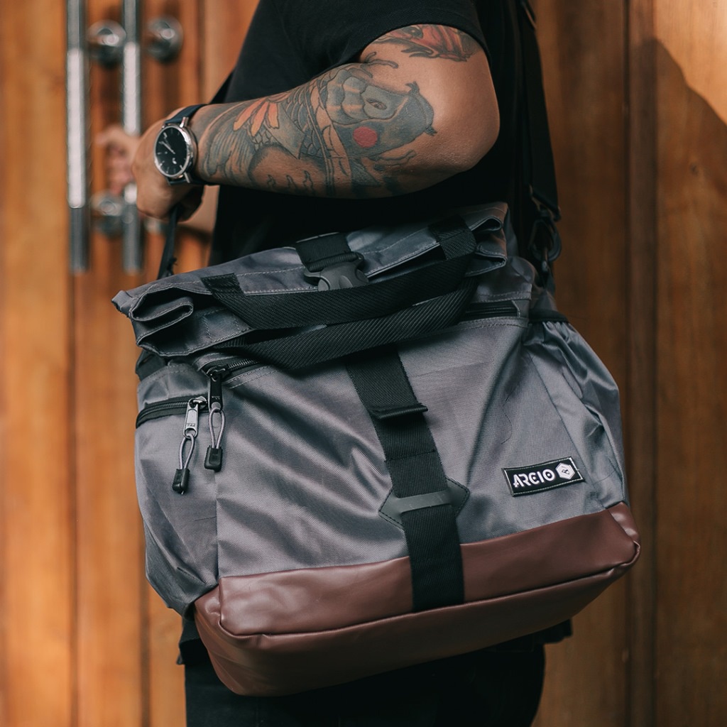 KANO GREY ORIGINAL x ARCIO Tas Selempang Abu-Abu Casual Pria Daily Messenger Bag Tas Slempang Bahu Multifungsi Slingbag Kuliah Kerja Sling Bag Kampus Sekolah SMA SMK Shoulderbag Remaja Dewasa Shoulder Bag Distro Premium Keren Terbaru Kekinian Branded