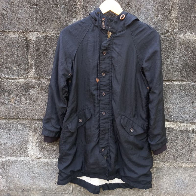 PRELOVED / THRIFT / SECOND JAKET PARKA HITAM UNISEX SIZE L LIKE NEW