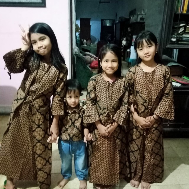 Wou Batik Couple Busui Sibulan Family Model Gamis Adipati Keluarga Anak Cewek Dan Cowok - Kg053
