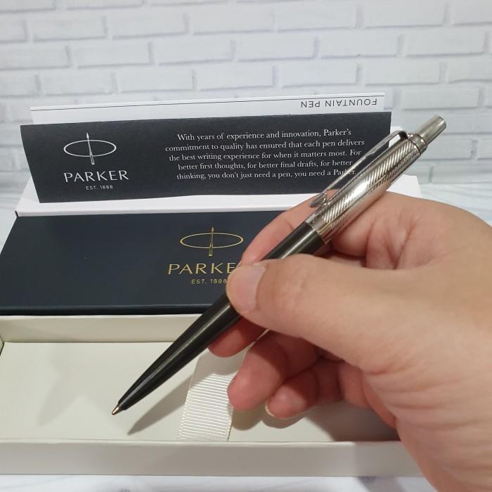 

Pena | Pulpen Parker Jotter Premium Towergrey Diagonal Ct Bp Free Grafir Nama Kualitas Terbaik