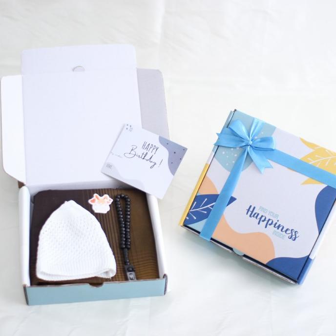 

hampers cowo sarung/gift box/kado ulang tahun/wisuda/parcel lebaran