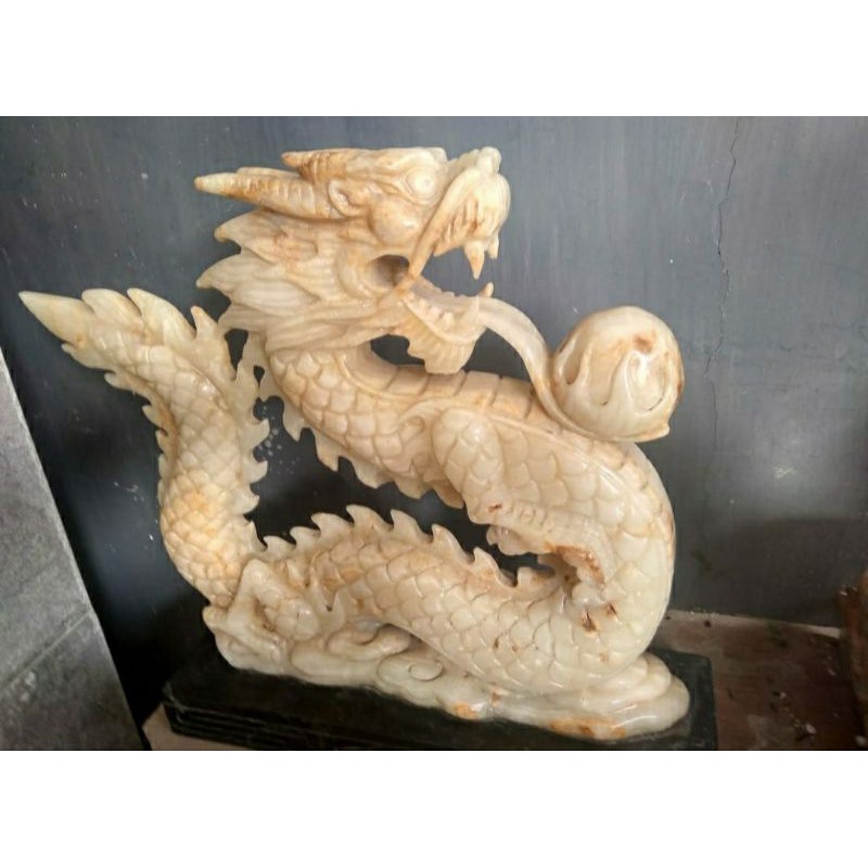 Patung Naga Onyx