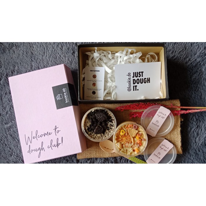 

Customized Cookie Dough Hampers