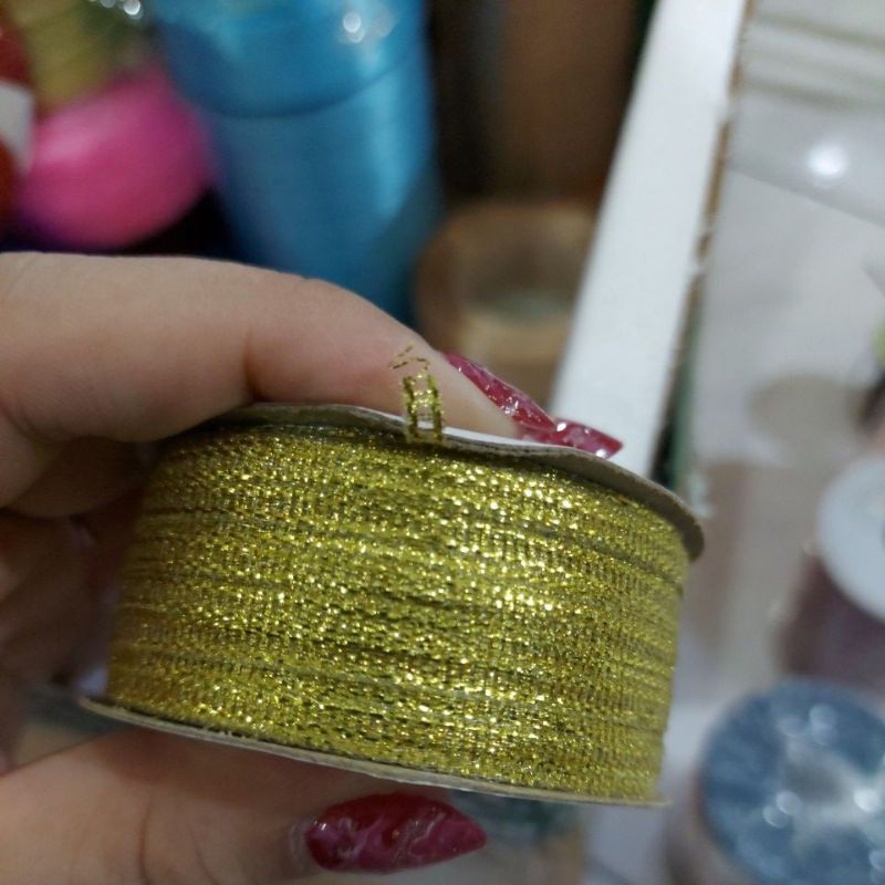 

pita gold ukuran 0,3 cm ( permeter)