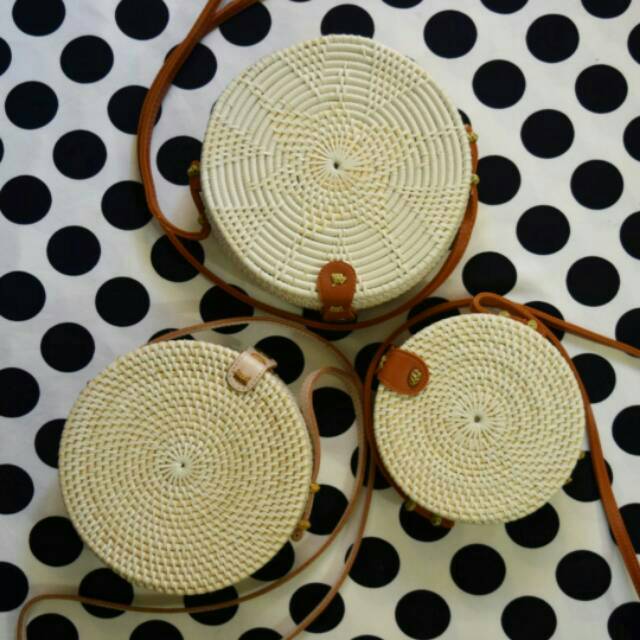 Tas Rotan Bulat Putih Hitam, Polos Motif Bunga | rattan bag murah original Lombok bali ata