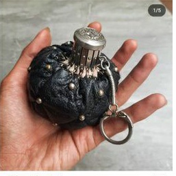 Gantungan tas second vintage genuine leather