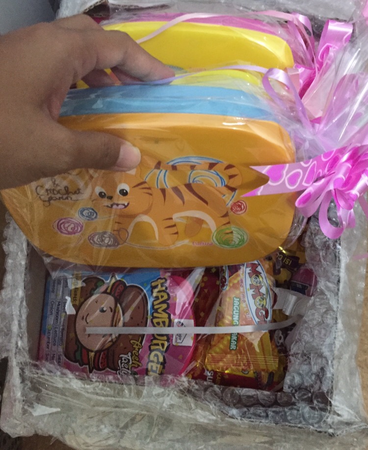 Parcel Bingkisan Ultah + Botol Minum Viola Kemasan Ultah