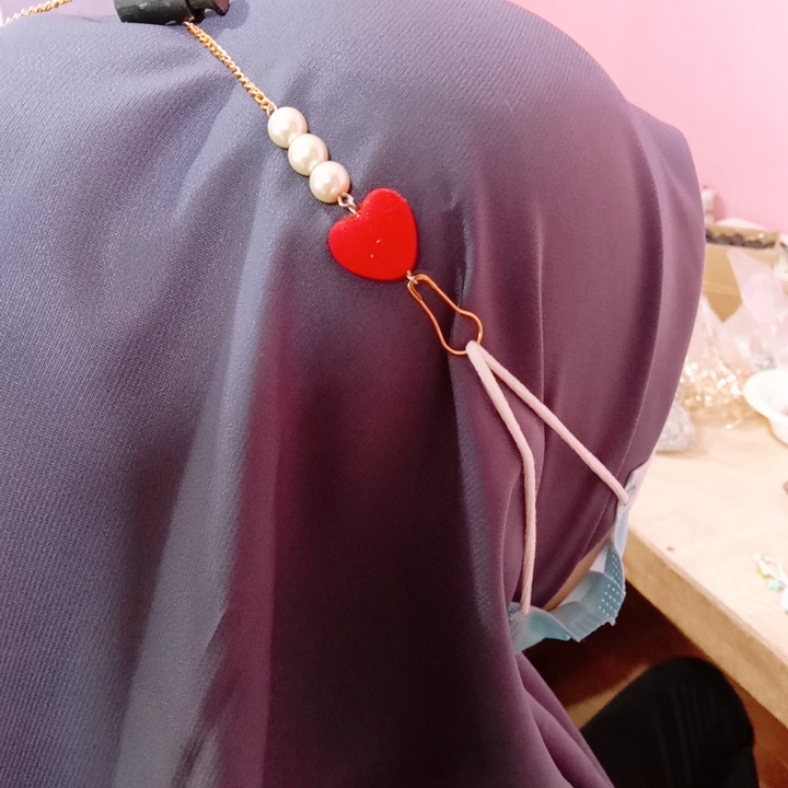 Strap masker mutiara love/kalung masker/lanyard masker kalung masker mutiara LOVE konektor hijab