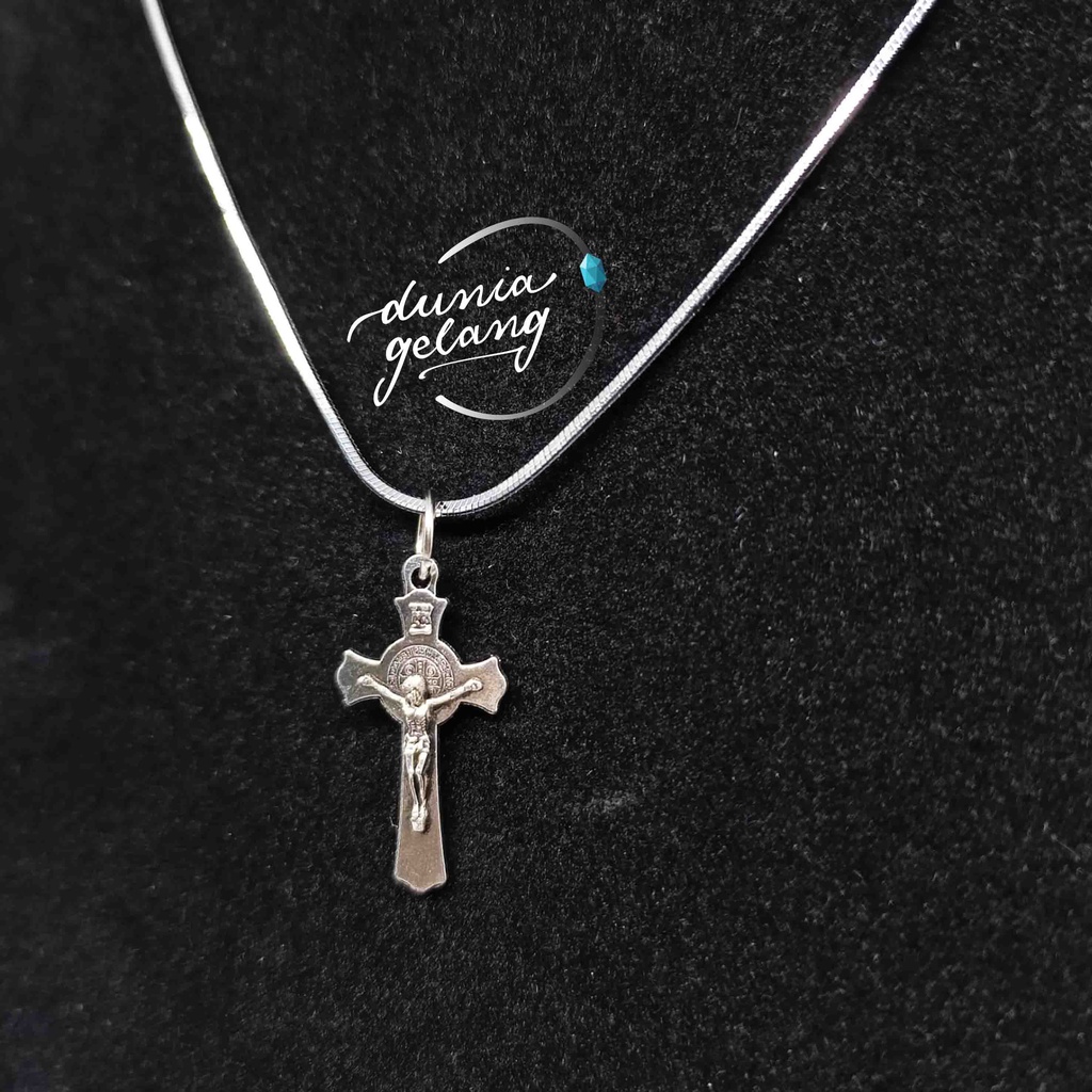 KALUNG TITANIUM SALIB BENEDIKTUS / KALUNG PRIA WANITA ANAK / DUNIA GELANG