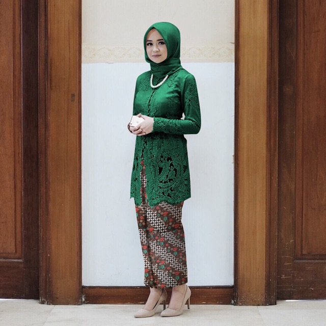 SET KEBAYA LITA KEBAYA BRUKAT CORNELI GLITTER 7 WARNA-3