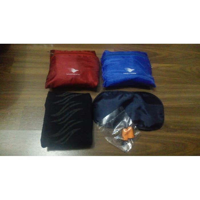 TERMURAH Garuda Indonesia Travel Amenity Kit Purse Socks Ear Plug Eye Mask