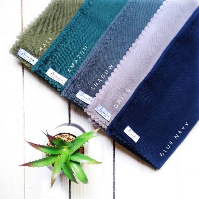 HIJAB SEGIEMPAT VOAL SUPERFINE LASER CUT