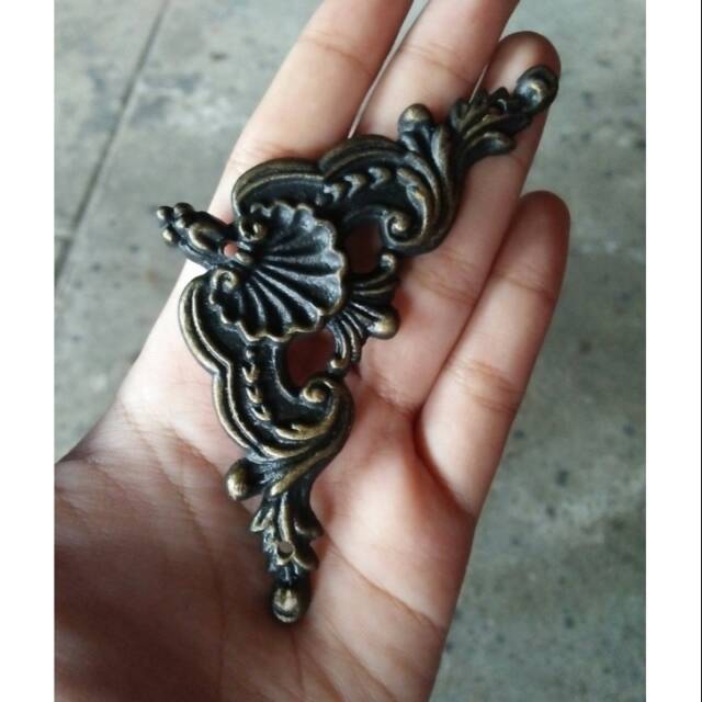 Sudut siku akrilik seserahan dan hantaran