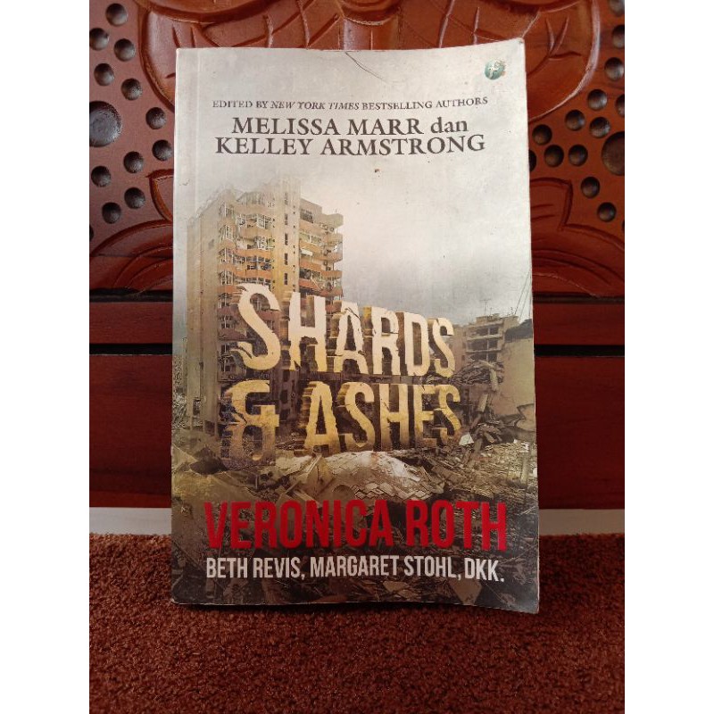novel Shards and ashes by Veronica Roth, dkk