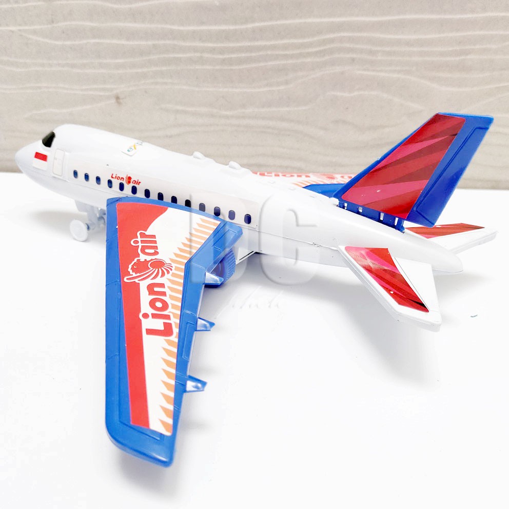 Pesawat LION AIR Mainan Miniatur Pesawat Terbang Musik &amp; Lampu