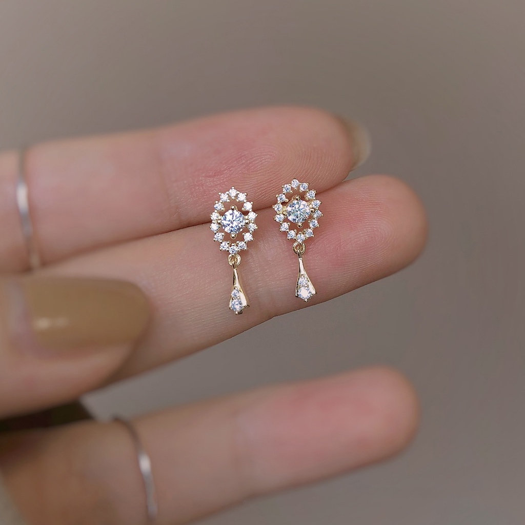 Hu Hu Hu Hu Hu Alat Bantu Pasang Kacamata♡ 1 Pasang Anting Rumbai Menjuntai Model Hollow Out Gaya Vintage Untuk Wanita