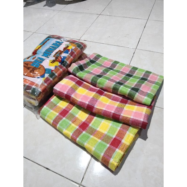 serbet makan dua menara jumbo