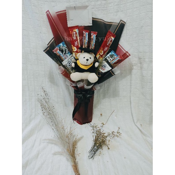 

SPECIAL BOUQUET FOR GRADUATION + SNACK