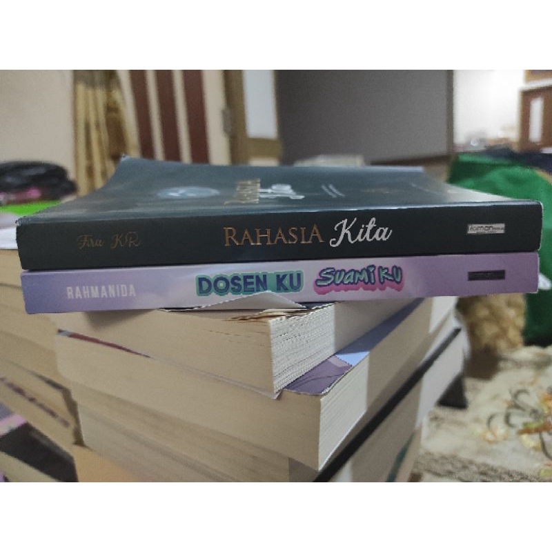 NOVEL PRELOVED DOSENKU SUAMIKU, RAHASIA KITA