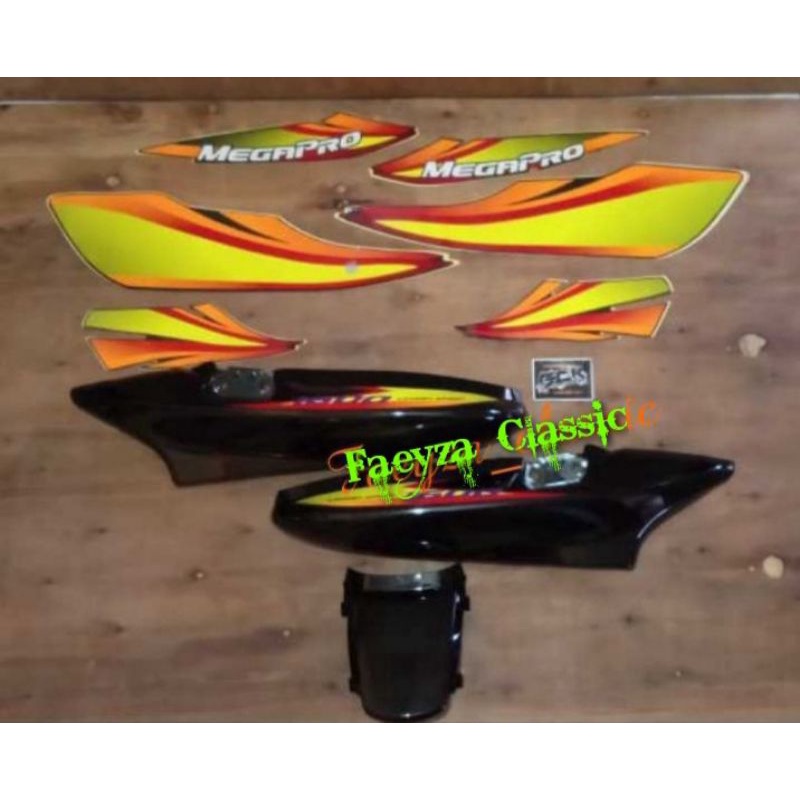 Cover body samping Megapro lama / Megapro hiu plus Pett stop + striping fullset THN 2001. Termurah