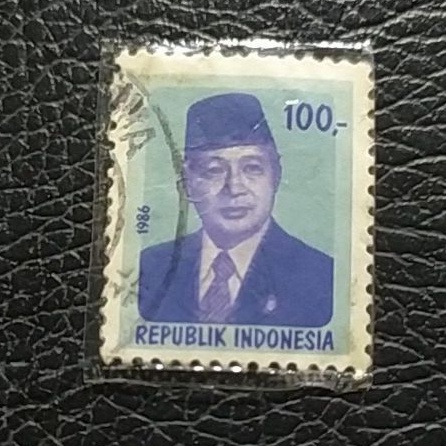 

perangko prangko 100 rupiah bpk pembangunan soeharto suharto thn 1986 used bekas