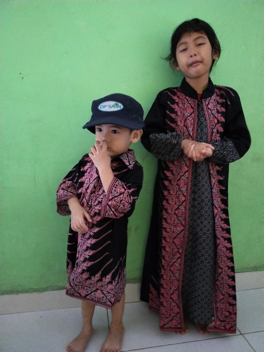 Batik Couple Keluarga Modelterbaru Motif Sorot Tengah, Ada 4 Pilihan Warna