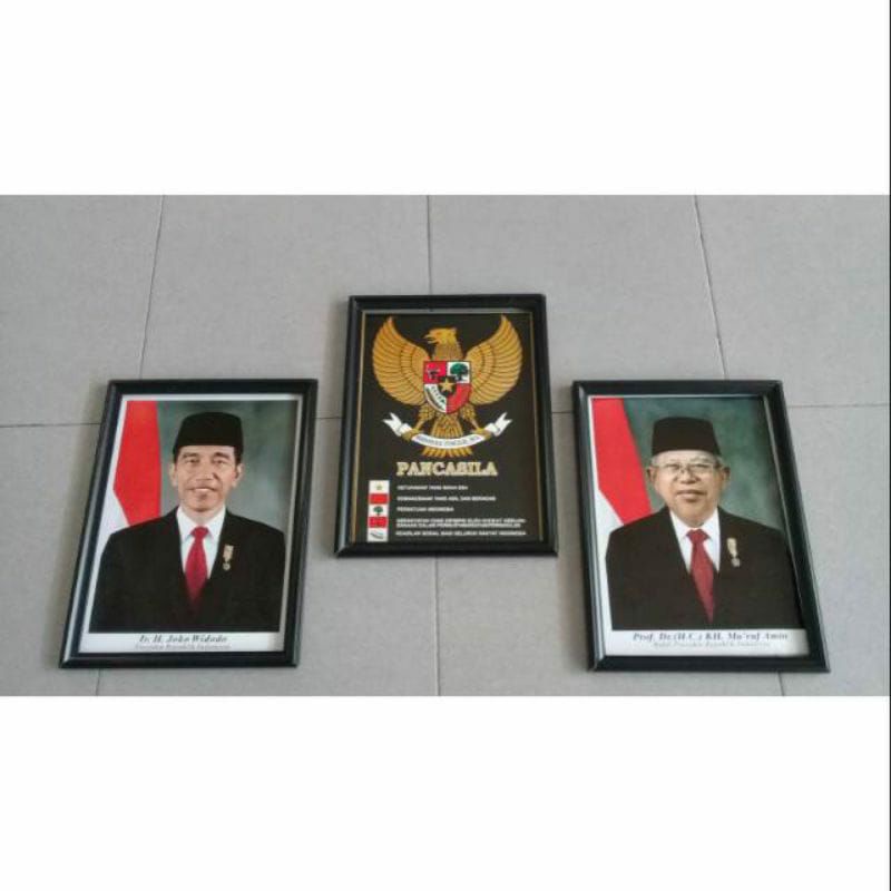Satu set PIGURA PRESIDEN WAKIL PRESIDEN DAN PANCASILA