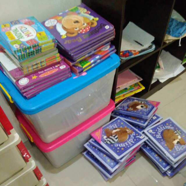 Buku import anak bbw