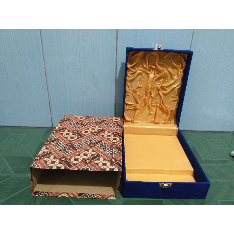 

Ready Stock- Box Bludru Plakat | Box Plakat | Kotak Plakat |kotak vandel |box beludru | Box Vandel