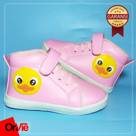 Sepatu Boots Anak Perempuan Hitam Putih Motif Karakter Bebek | Sepatu Kids Onvie